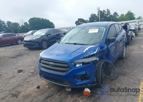 2018 Ford Escape S z USA, uszkodzony, nr VIN 1FMCU0F7XJUB79370